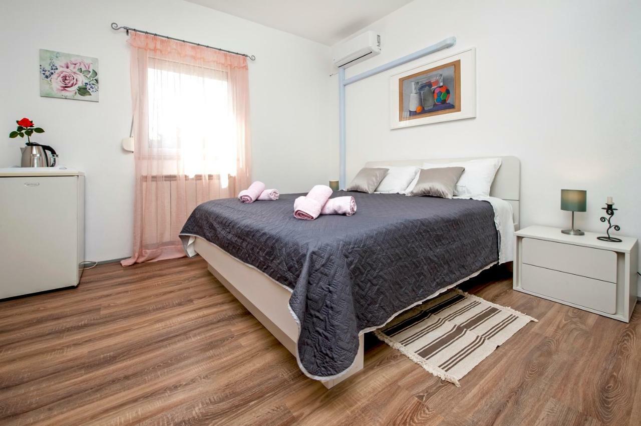 Rooms Mariana Rovinj Exterior photo